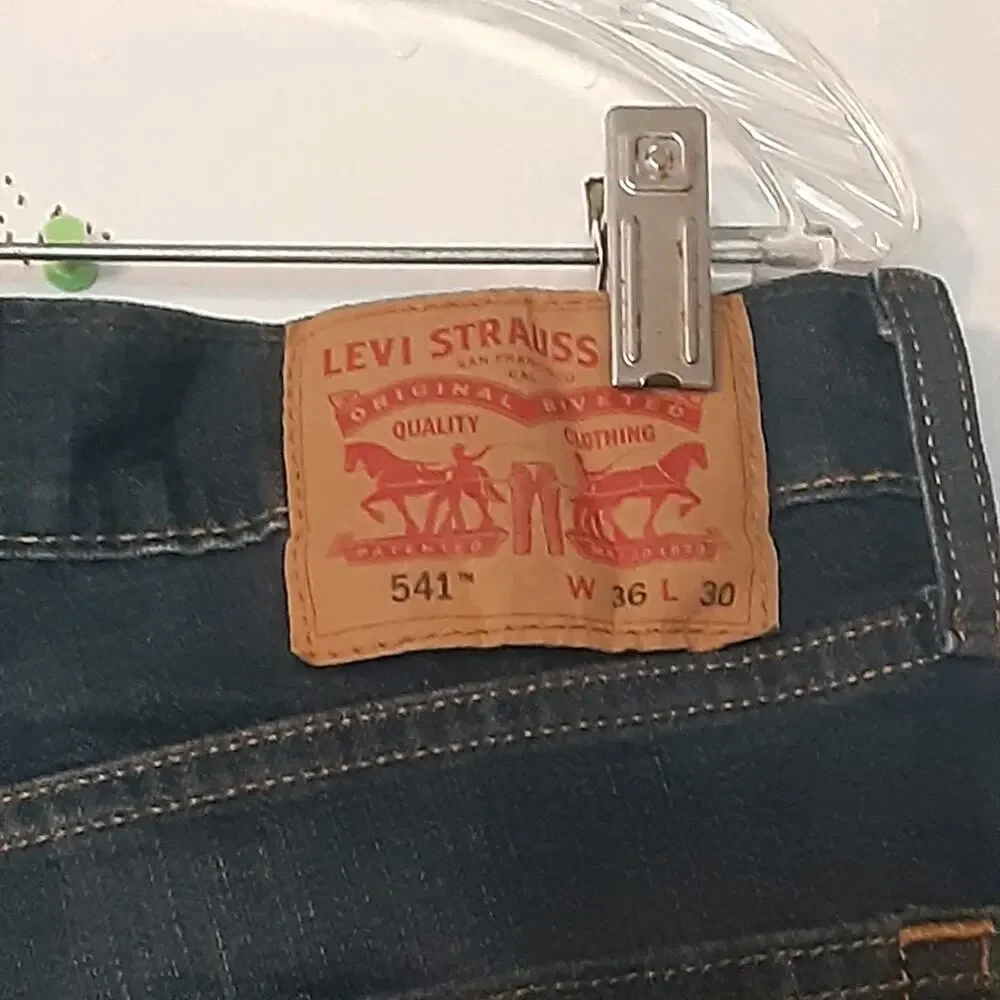 Levi's 541 Athletic Taper Stretch Mens Jeans 36x30 Dark Blue Whiskers 5 Pocket